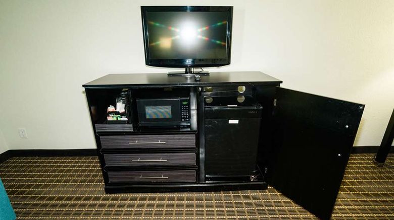 <b>Sleep Inn & Suites West Knoxville Suite</b>. Images powered by <a href="https://iceportal.shijigroup.com/" title="IcePortal" target="_blank">IcePortal</a>.