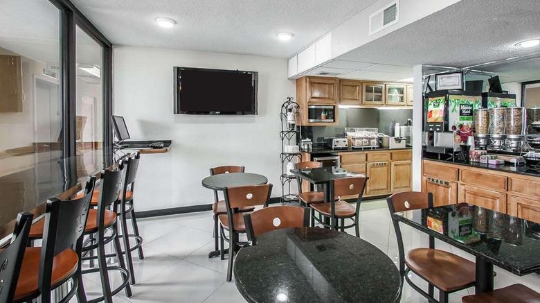 <b>Econo Lodge Inn and Suites Memphis East Restaurant</b>. Images powered by <a href="https://iceportal.shijigroup.com/" title="IcePortal" target="_blank">IcePortal</a>.