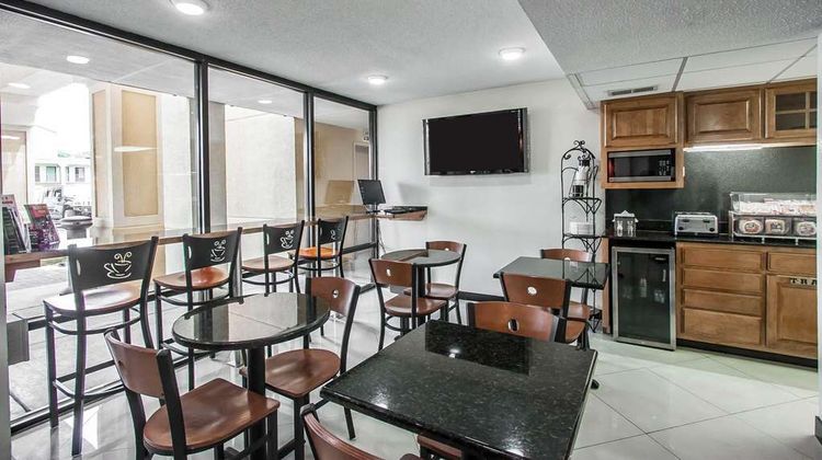 Econo Lodge Inn and Suites Memphis East Restaurant