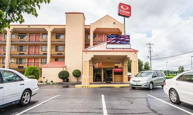 Econo Lodge Inn and Suites Memphis East Exterior