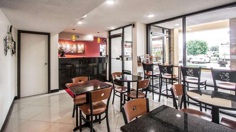 <b>Econo Lodge Inn and Suites Memphis East Lobby</b>. Images powered by <a href="https://iceportal.shijigroup.com/" title="IcePortal" target="_blank">IcePortal</a>.