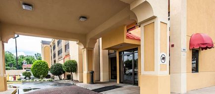 Econo Lodge Inn and Suites Memphis East Exterior