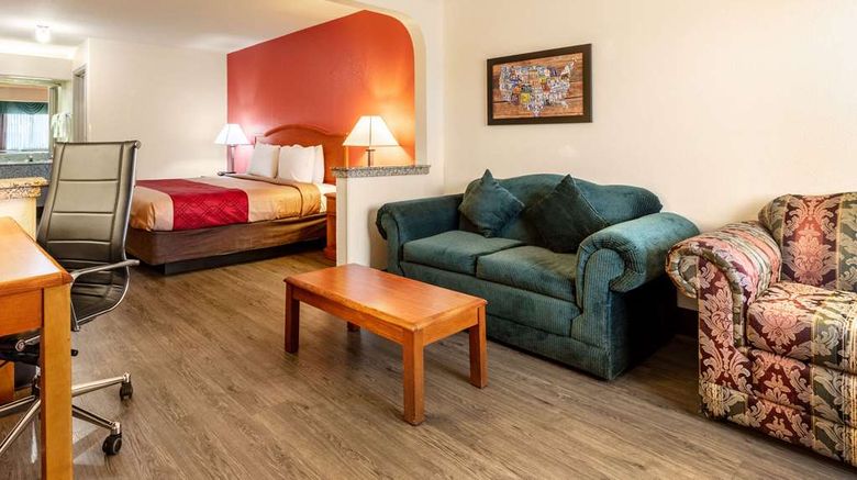 <b>Econo Lodge Inn and Suites Memphis East Suite</b>. Images powered by <a href="https://iceportal.shijigroup.com/" title="IcePortal" target="_blank">IcePortal</a>.