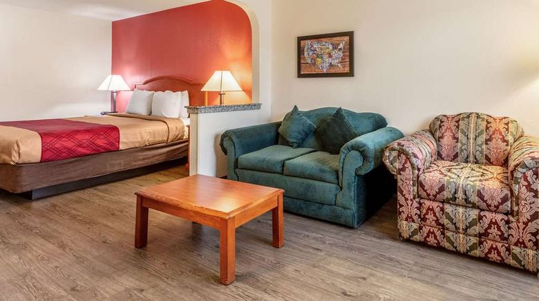 <b>Econo Lodge Inn and Suites Memphis East Suite</b>. Images powered by <a href="https://iceportal.shijigroup.com/" title="IcePortal" target="_blank">IcePortal</a>.