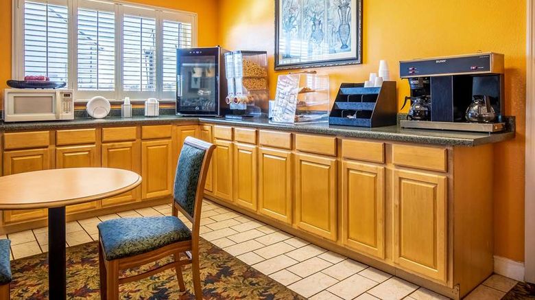 <b>Econo Lodge Knoxville Restaurant</b>. Images powered by <a href="https://iceportal.shijigroup.com/" title="IcePortal" target="_blank">IcePortal</a>.