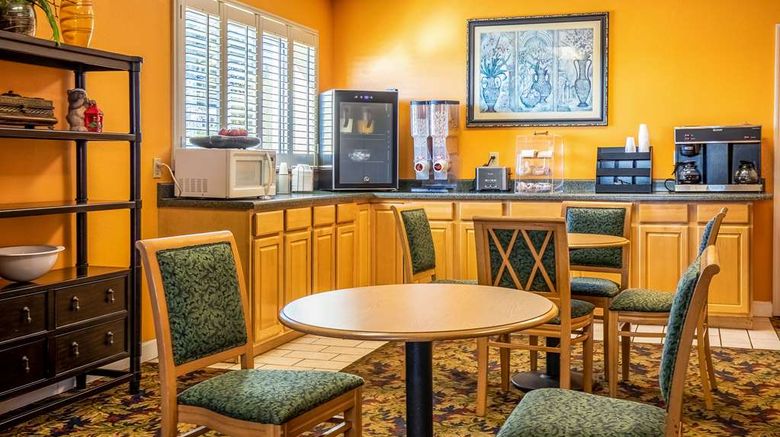 <b>Econo Lodge Knoxville Restaurant</b>. Images powered by <a href="https://iceportal.shijigroup.com/" title="IcePortal" target="_blank">IcePortal</a>.