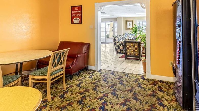 <b>Econo Lodge Knoxville Restaurant</b>. Images powered by <a href="https://iceportal.shijigroup.com/" title="IcePortal" target="_blank">IcePortal</a>.