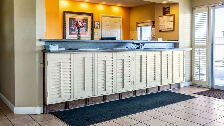 <b>Econo Lodge Knoxville Lobby</b>. Images powered by <a href="https://iceportal.shijigroup.com/" title="IcePortal" target="_blank">IcePortal</a>.