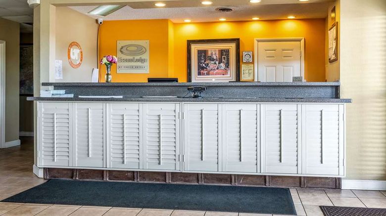 <b>Econo Lodge Knoxville Lobby</b>. Images powered by <a href="https://iceportal.shijigroup.com/" title="IcePortal" target="_blank">IcePortal</a>.