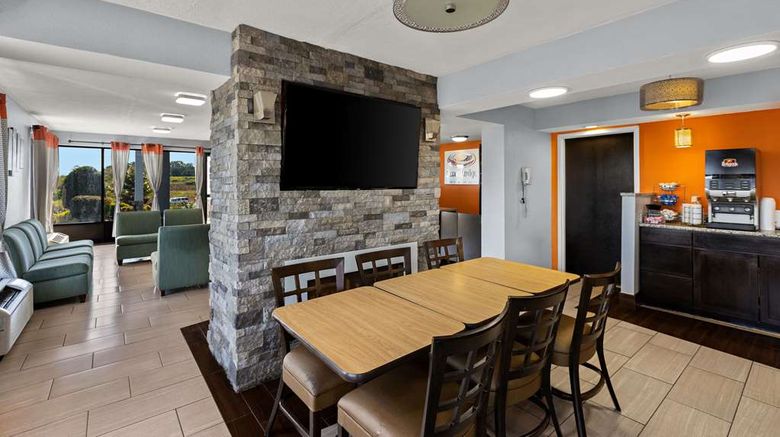 <b>Econo Lodge White Pine Restaurant</b>. Images powered by <a href="https://iceportal.shijigroup.com/" title="IcePortal" target="_blank">IcePortal</a>.