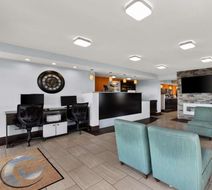 Econo Lodge White Pine Lobby