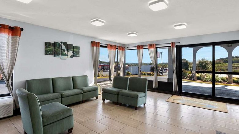 <b>Econo Lodge White Pine Lobby</b>. Images powered by <a href="https://iceportal.shijigroup.com/" title="IcePortal" target="_blank">IcePortal</a>.
