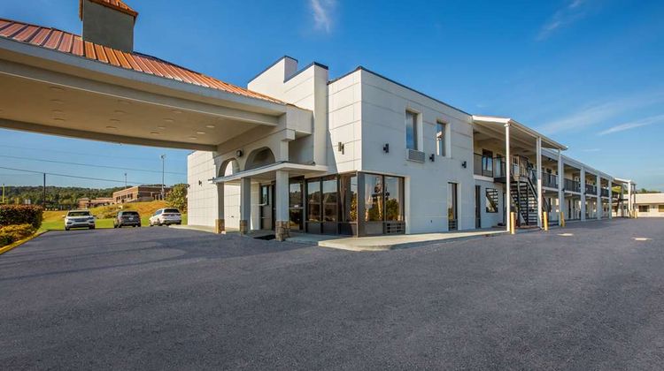 Econo Lodge White Pine Exterior