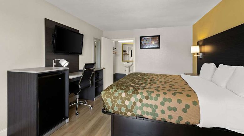 <b>Econo Lodge White Pine Room</b>. Images powered by <a href="https://iceportal.shijigroup.com/" title="IcePortal" target="_blank">IcePortal</a>.