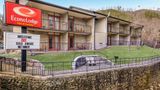 Econo Lodge Inn & Suites on the River Exterior