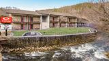 Econo Lodge Inn & Suites on the River Exterior