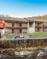 Econo Lodge Inn & Suites on the River