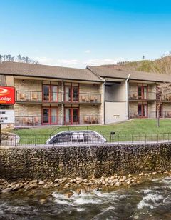 Econo Lodge Inn & Suites on the River