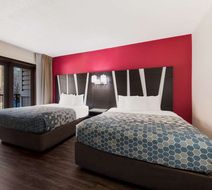 Econo Lodge Inn & Suites on the River Room