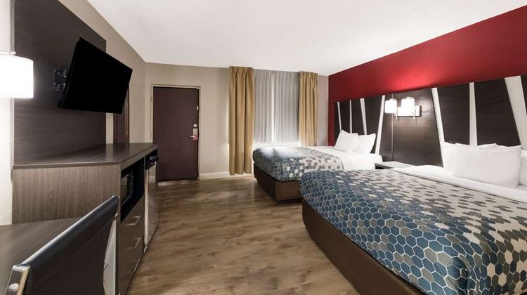 Econo Lodge Inn & Suites on the River Room