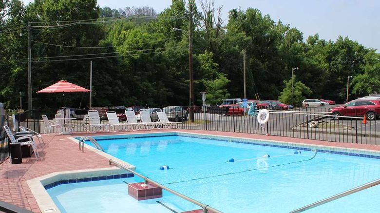 <b>Econo Lodge Inn & Suites on the River Pool</b>. Images powered by <a href="https://iceportal.shijigroup.com/" title="IcePortal" target="_blank">IcePortal</a>.