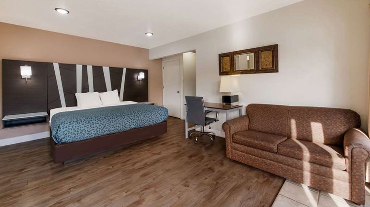 Econo Lodge Inn & Suites on the River Suite