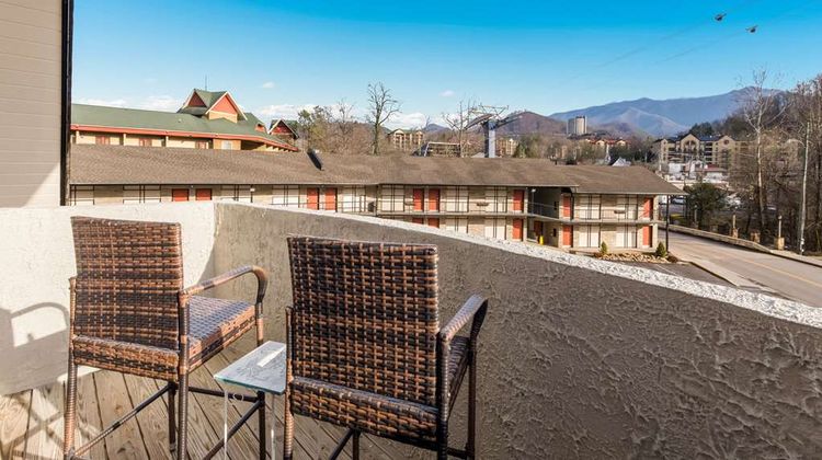 Econo Lodge Inn & Suites on the River Suite