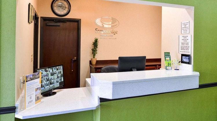 Econo Lodge Inn and Suites Shelbyville Lobby