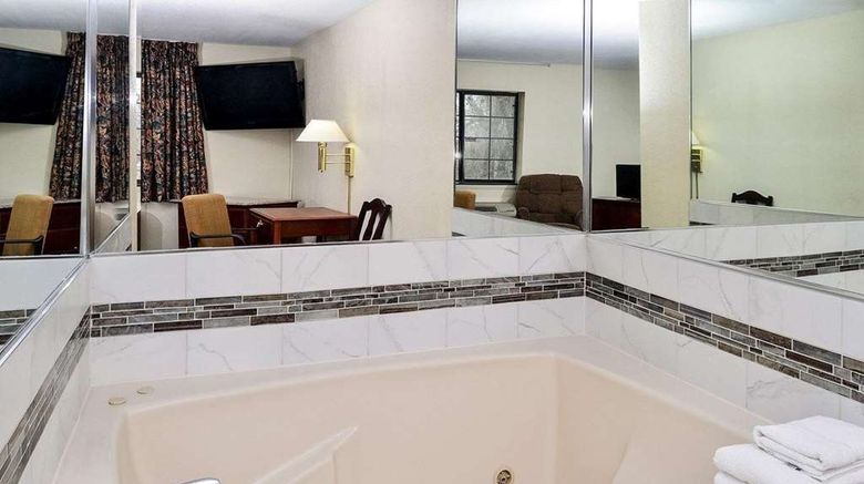 <b>Econo Lodge Inn and Suites Shelbyville Room</b>. Images powered by <a href="https://iceportal.shijigroup.com/" title="IcePortal" target="_blank">IcePortal</a>.