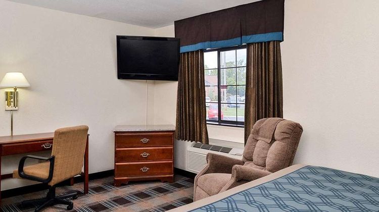 Econo Lodge Inn and Suites Shelbyville Room