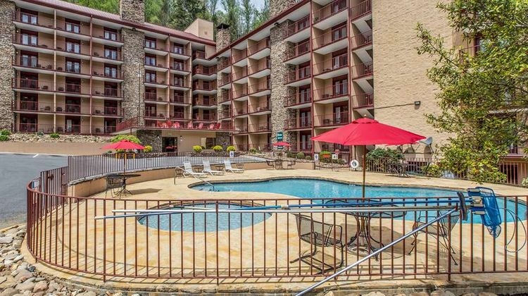 Quality Inn & Suites Gatlinburg Exterior