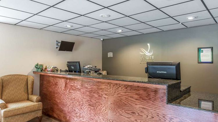 Quality Inn & Suites Gatlinburg Lobby