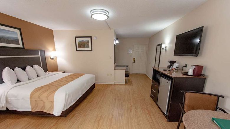 <b>Quality Inn & Suites Gatlinburg Suite</b>. Images powered by <a href="https://iceportal.shijigroup.com/" title="IcePortal" target="_blank">IcePortal</a>.