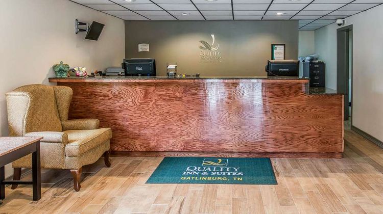 Quality Inn & Suites Gatlinburg Lobby
