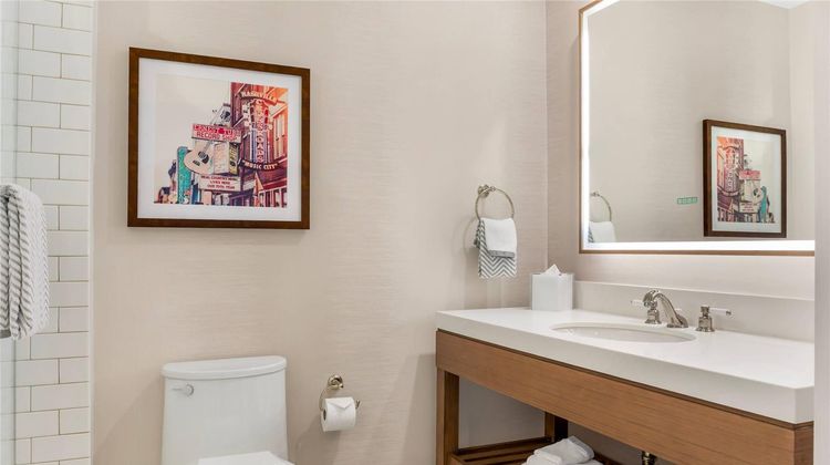 Cambria Hotel Nashville Downtown Room