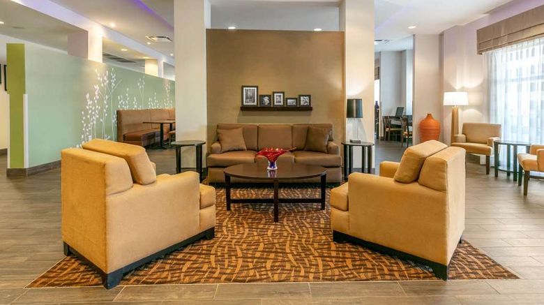 <b>Sleep Inn & Suites Columbia Lobby</b>. Images powered by <a href="https://iceportal.shijigroup.com/" title="IcePortal" target="_blank">IcePortal</a>.