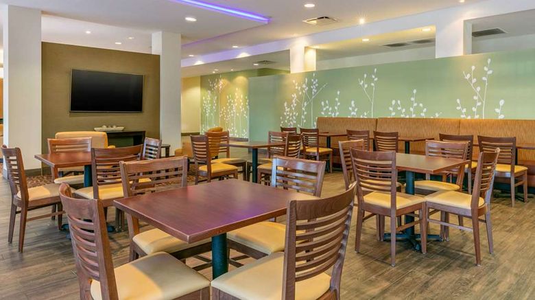 <b>Sleep Inn & Suites Columbia Restaurant</b>. Images powered by <a href="https://iceportal.shijigroup.com/" title="IcePortal" target="_blank">IcePortal</a>.