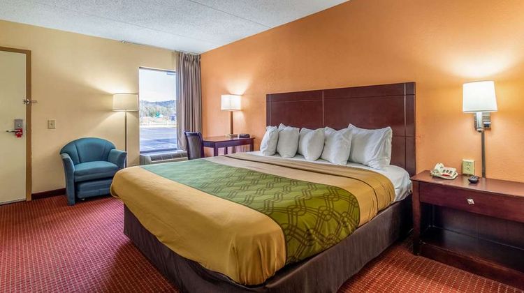 Econo Lodge Rocky Top Room