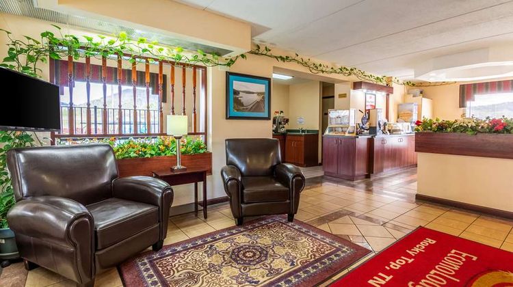 Econo Lodge Rocky Top Lobby