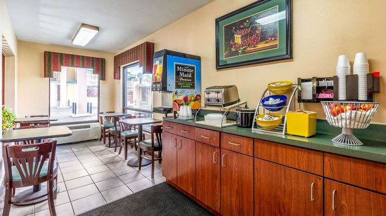Econo Lodge Rocky Top Restaurant