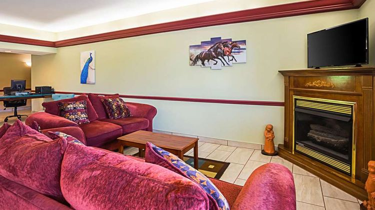 Econo Lodge Inn & Suites Ripley Lobby