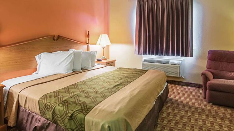 Econo Lodge Inn & Suites Ripley Suite