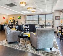 Quality Inn Memphis Airport Lobby