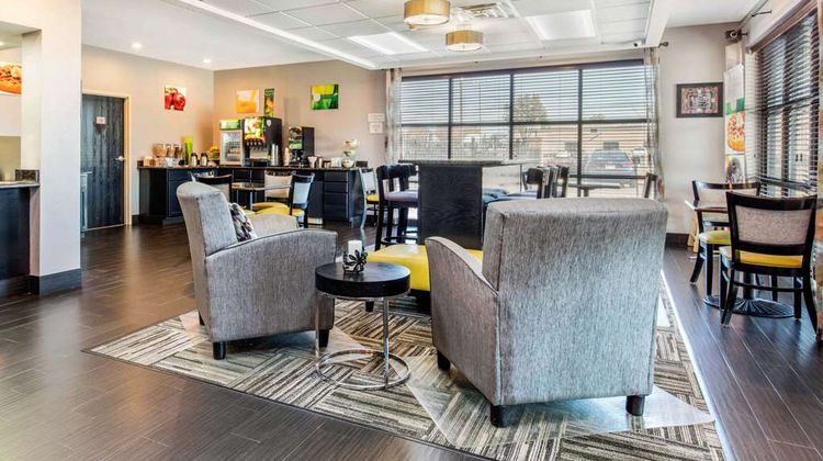 Quality Inn Memphis Airport Lobby