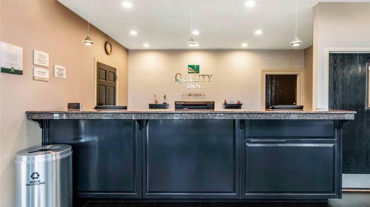 Quality Inn Memphis Airport Lobby