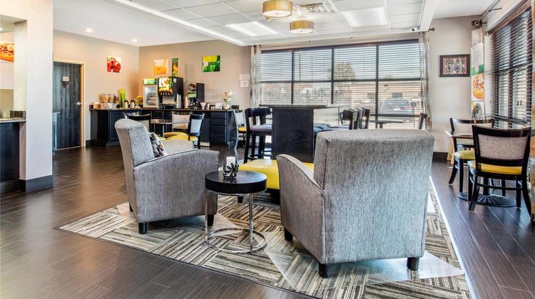 Quality Inn Memphis Airport Lobby