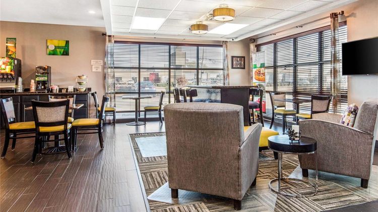 Quality Inn Memphis Airport Lobby