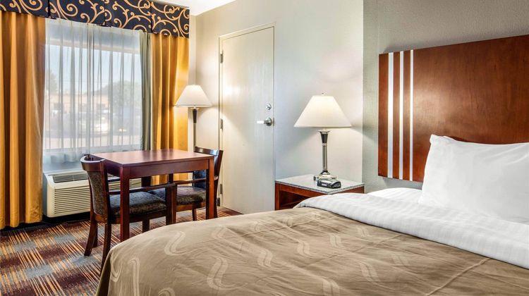 Quality Inn Memphis Airport Room