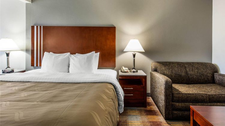 Quality Inn Memphis Airport Room