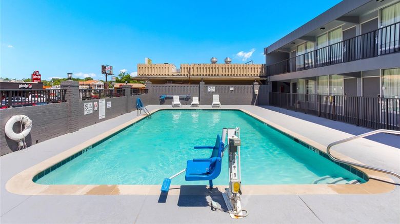 <b>Econo Lodge Gallatin Pool</b>. Images powered by <a href="https://iceportal.shijigroup.com/" title="IcePortal" target="_blank">IcePortal</a>.